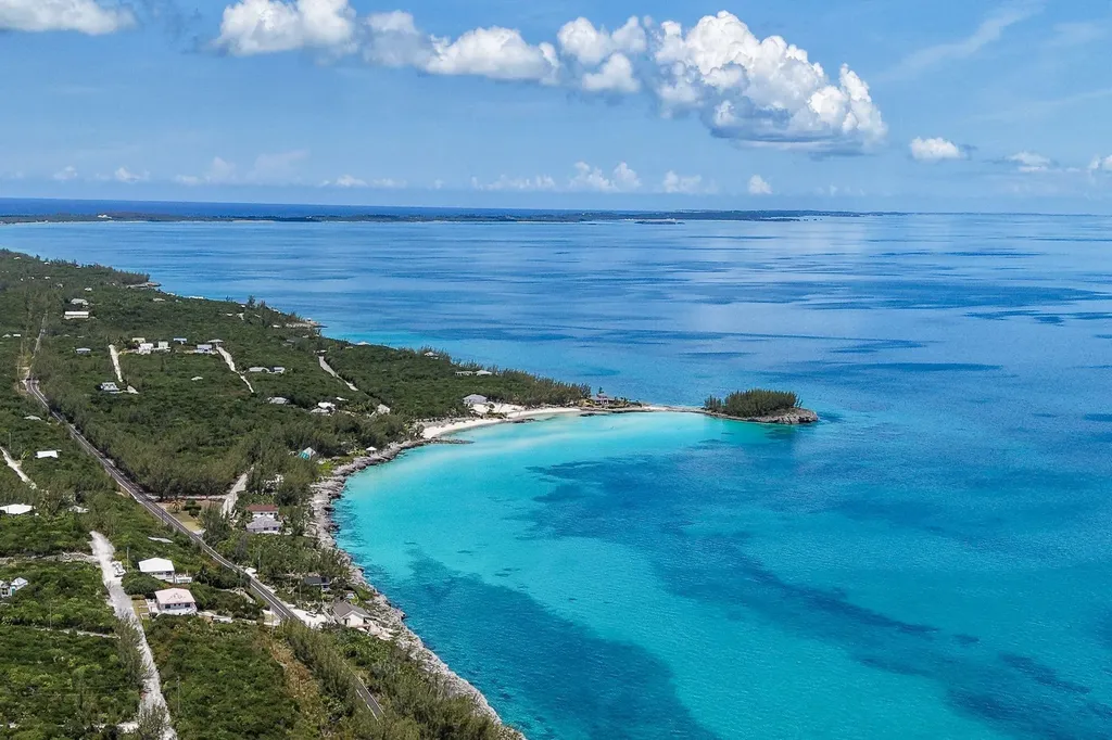Unfinished Home- Hilltop Eleuthera BS