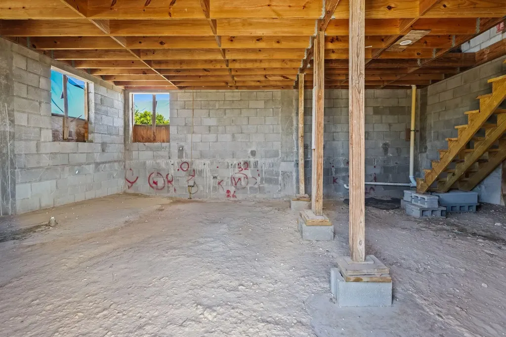 Unfinished Home- Hilltop Eleuthera BS