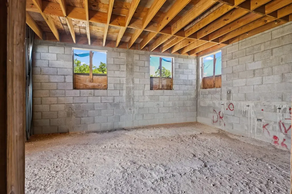 Unfinished Home- Hilltop Eleuthera BS