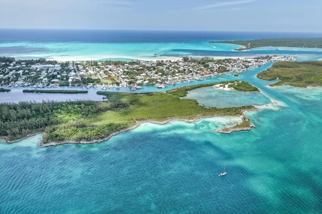 East Russell Island Eleuthera BS