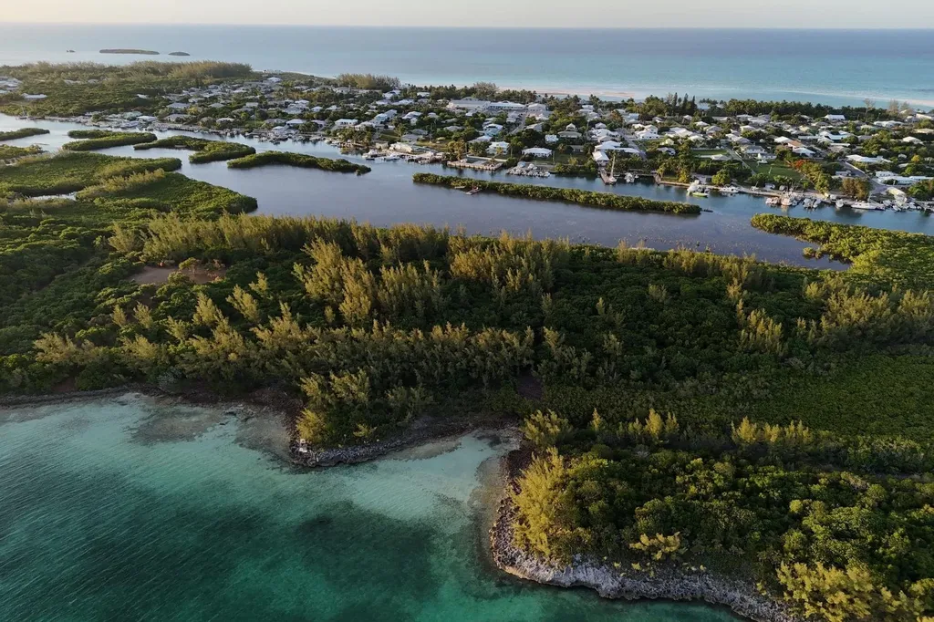 East Russell Island Eleuthera BS