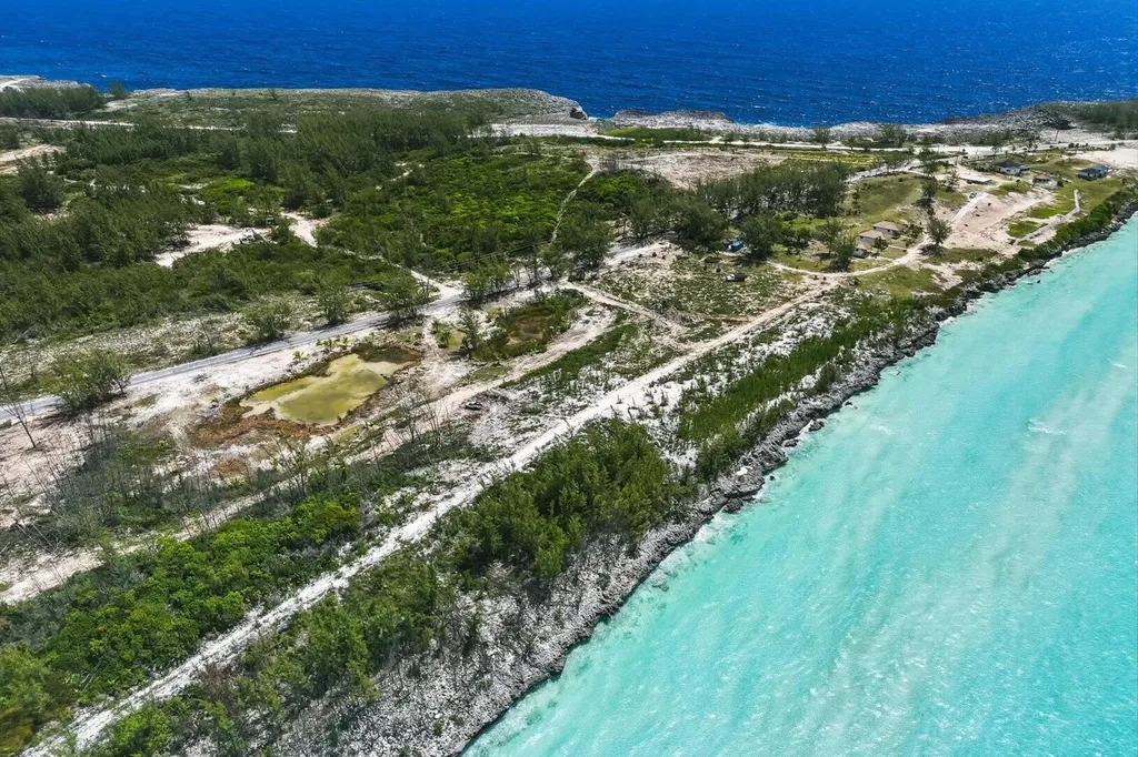 1.04 Acres Glass Window Eleuthera BS