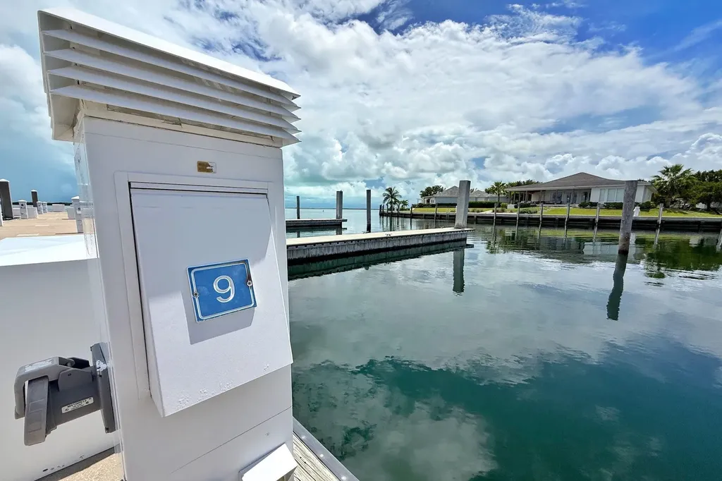 Mega Marina Slip 9 Bimini BS
