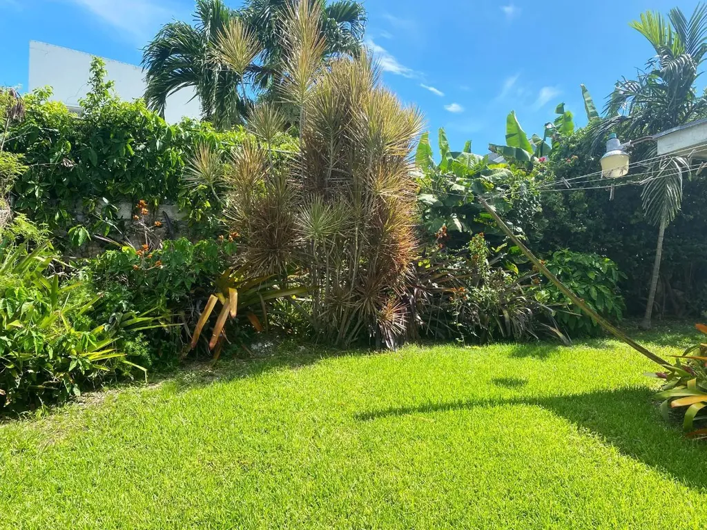 #8 Yonder Road New Providence Paradise Island BS