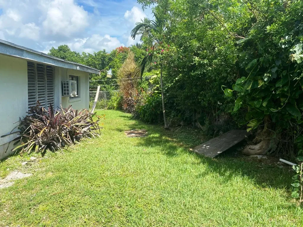 #8 Yonder Road New Providence Paradise Island BS