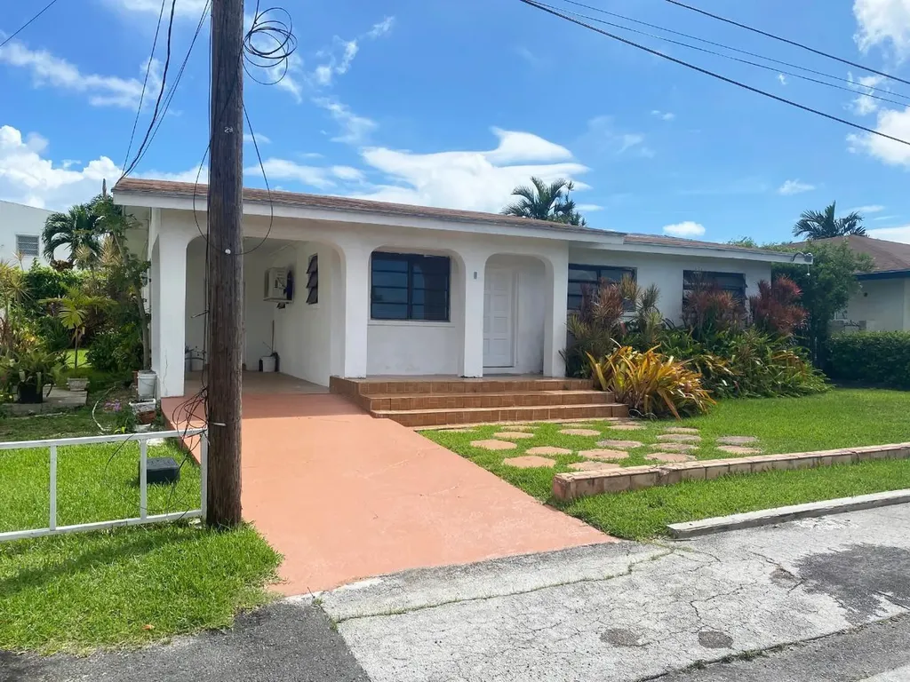 #8 Yonder Road New Providence Paradise Island BS