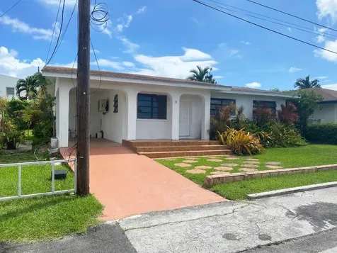 #8 Yonder Road New Providence Paradise Island BS