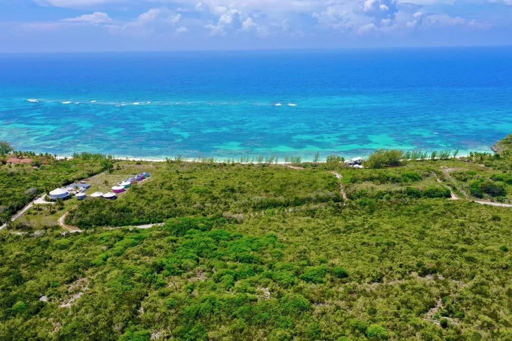 Flamingo Bay Beachfront Cat Island BS