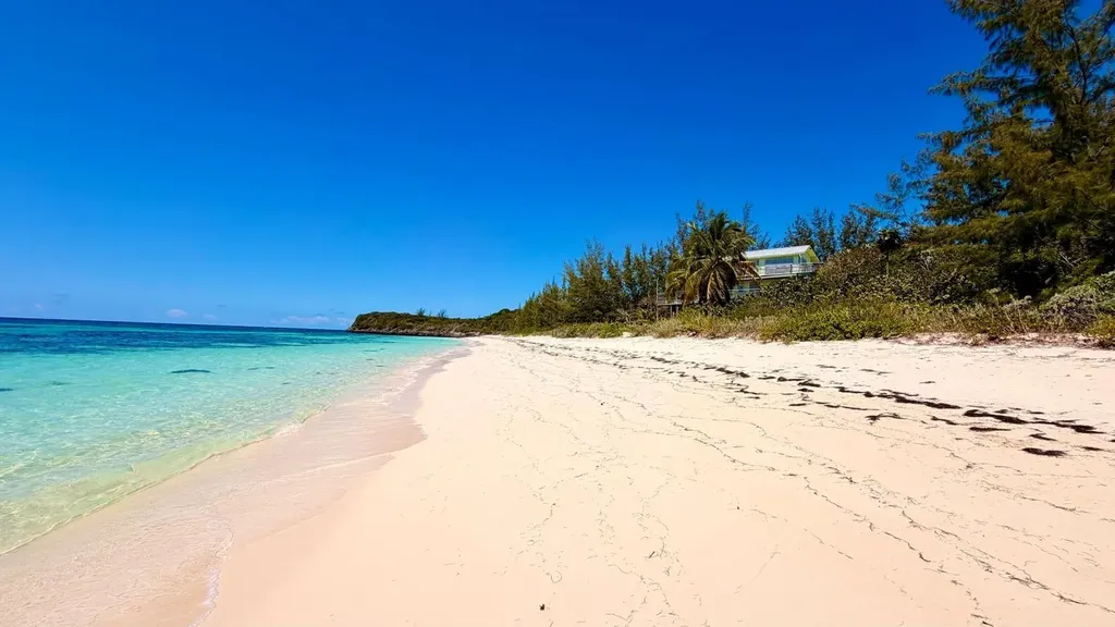 Flamingo Bay Beachfront Cat Island BS