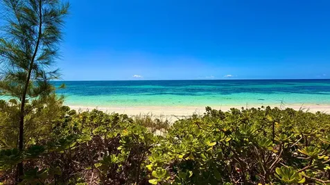 Flamingo Bay Beachfront Cat Island BS