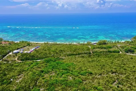 Flamingo Bay Beachfront Cat Island BS