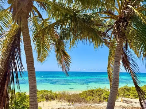 Flamingo Bay Beachfront Cat Island BS