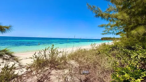 Flamingo Bay Beachfront Cat Island BS