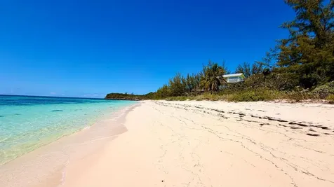 Flamingo Bay Beachfront Cat Island BS