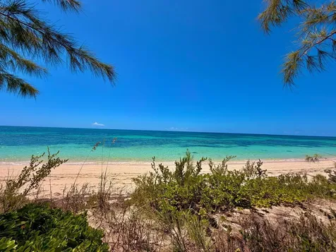 Flamingo Bay Beachfront Cat Island BS