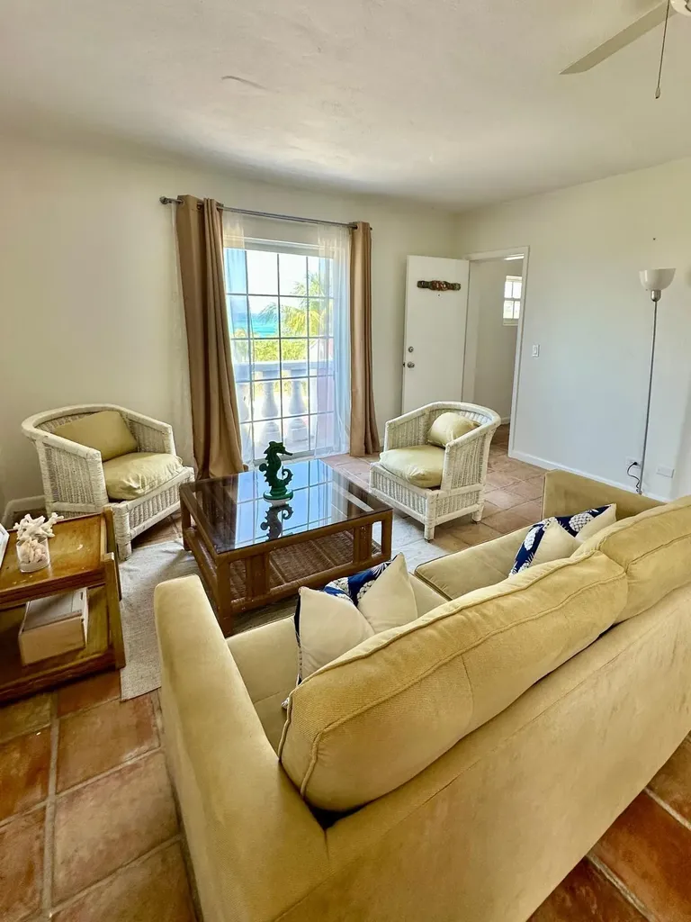 Tip Top New Providence Paradise Island BS