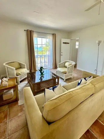 Tip Top New Providence Paradise Island BS