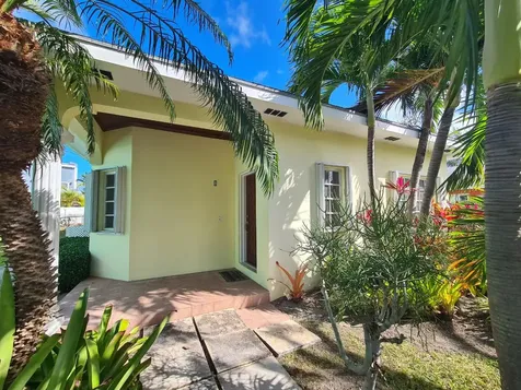 Seabeach Boulevard New Providence Paradise Island BS