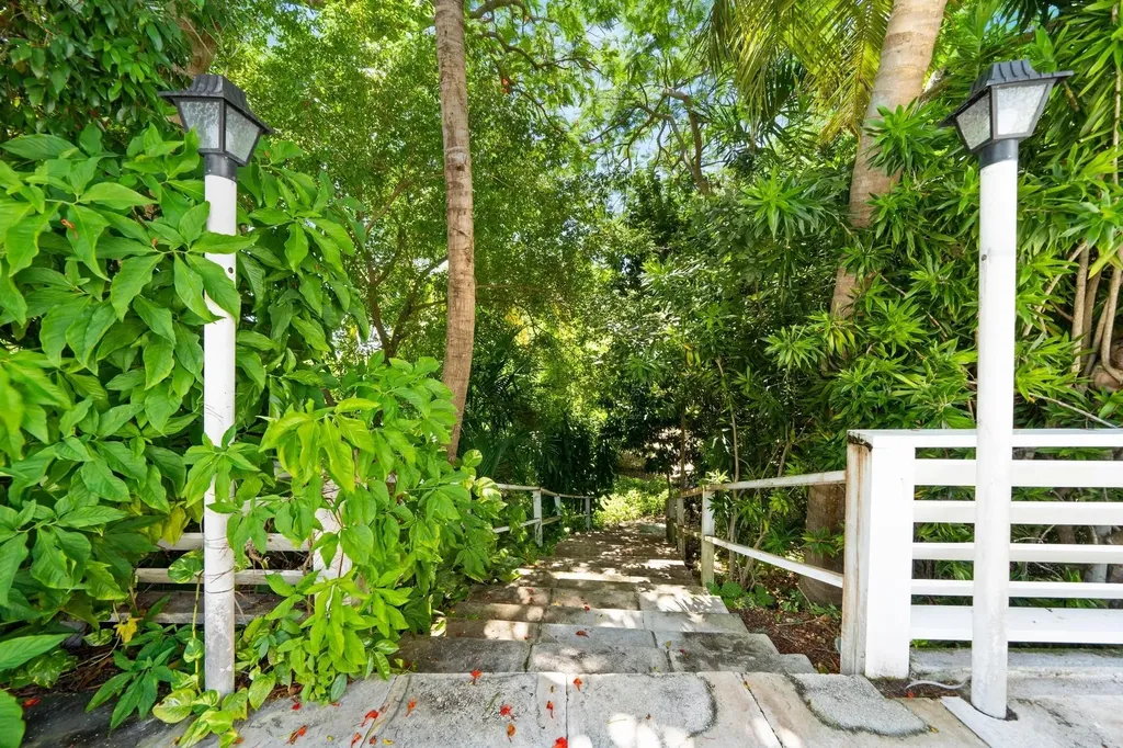 Eastern Road New Providence Paradise Island BS