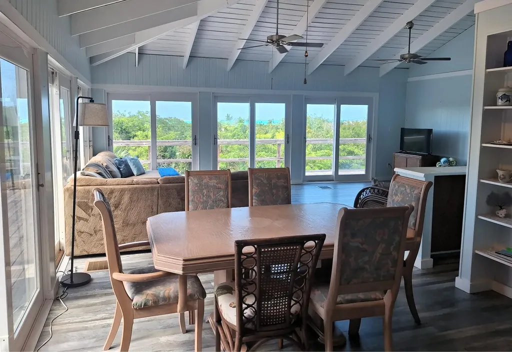 Flamingo Road 11west Exuma BS