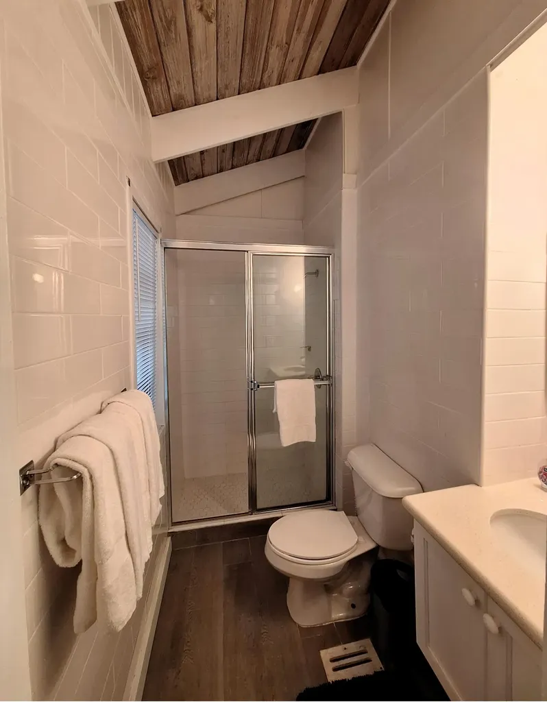 Flamingo Road 11west Exuma BS