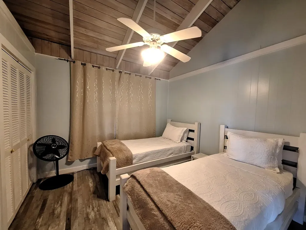 Flamingo Road 11west Exuma BS