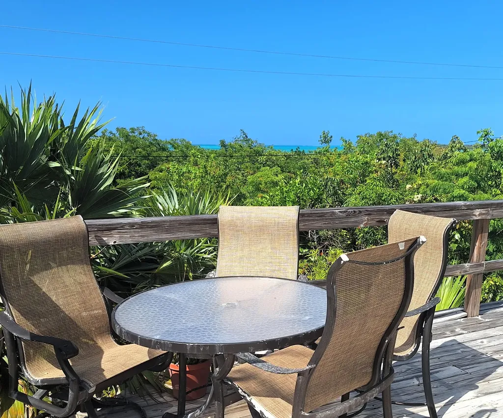 Flamingo Road 11west Exuma BS