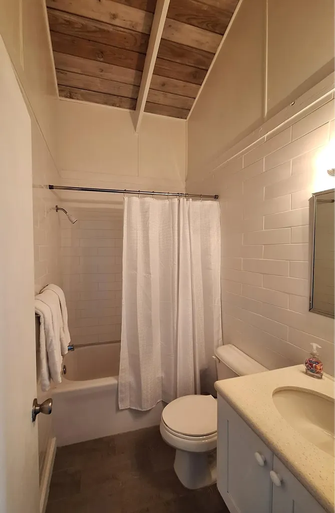 Flamingo Road 11west Exuma BS