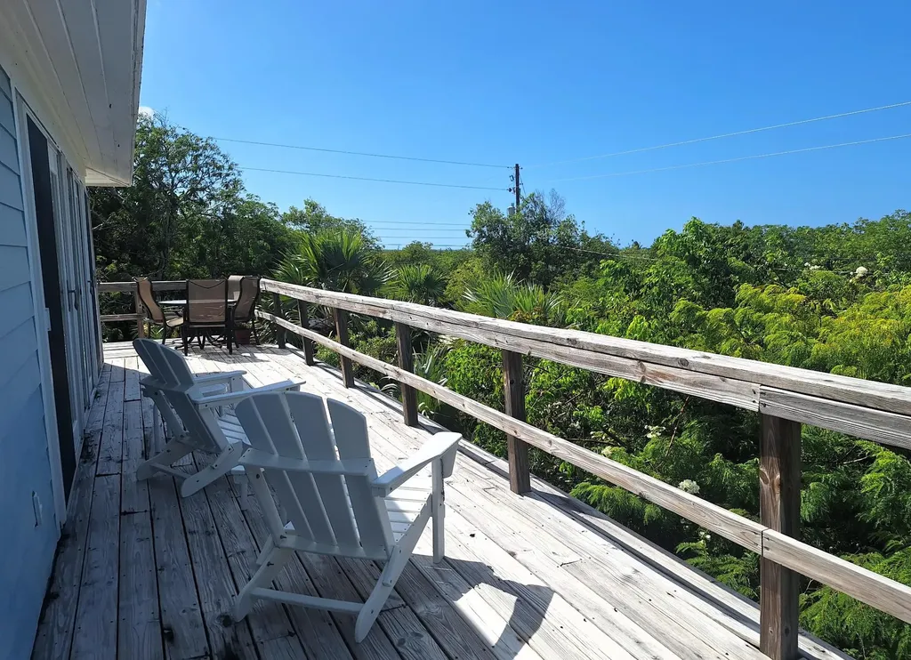 Flamingo Road 11west Exuma BS