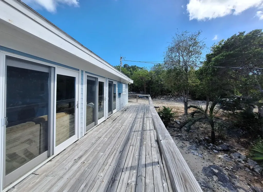 Flamingo Road 11west Exuma BS