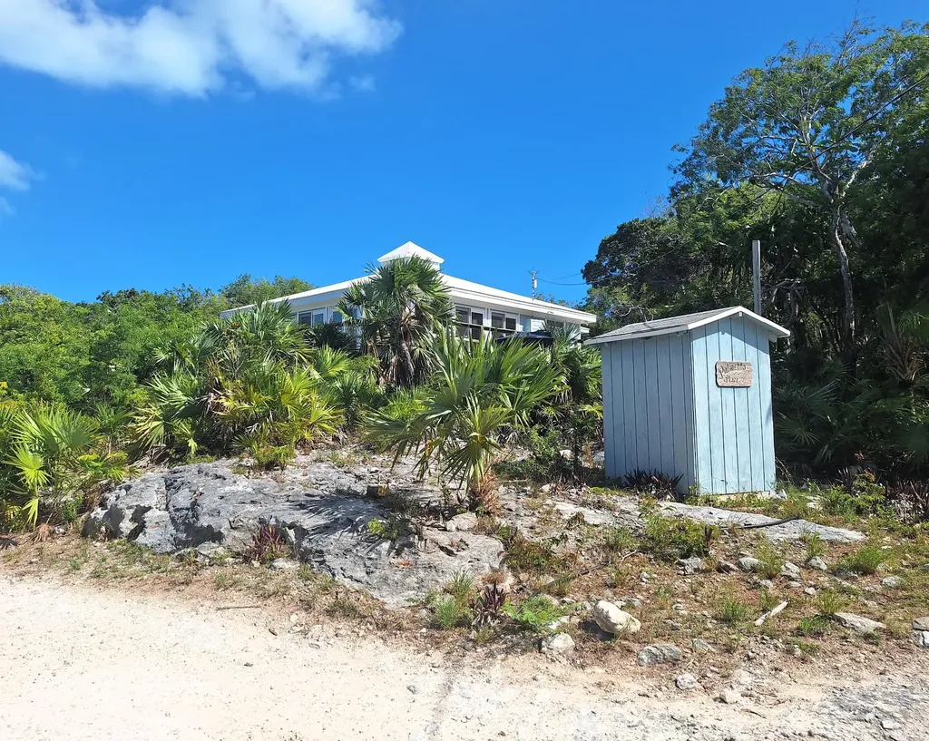 Flamingo Road 11west Exuma BS