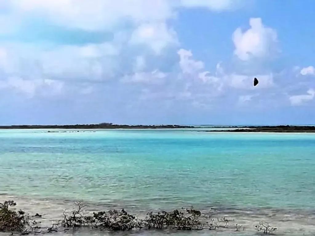 Flamingo Road 11west Exuma BS