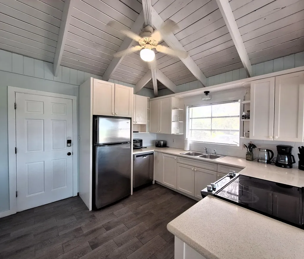 Flamingo Road 11west Exuma BS