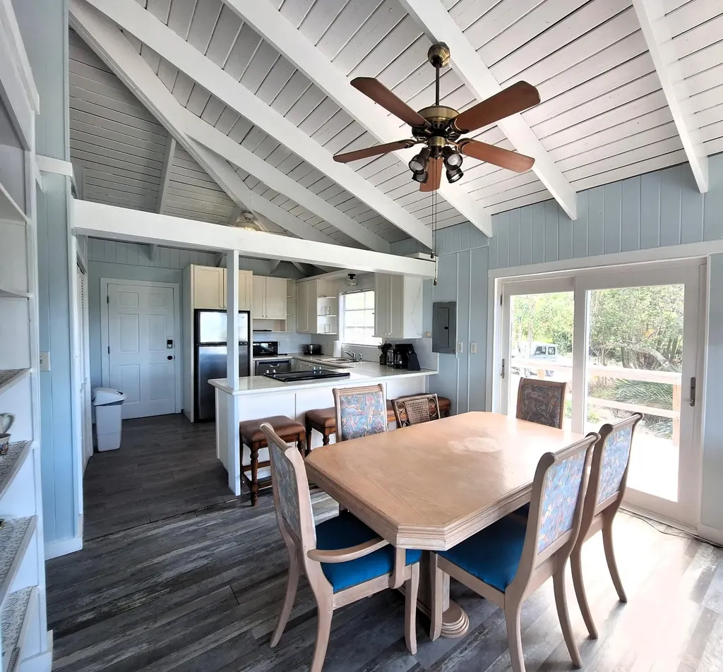Flamingo Road 11west Exuma BS