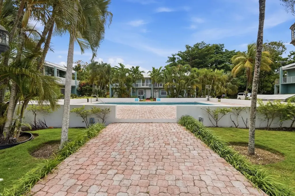 Lakeview Village Condomin 12 New Providence Paradise Island BS