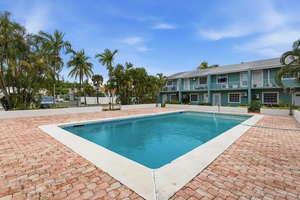 Lakeview Village Condomin 12 New Providence Paradise Island BS