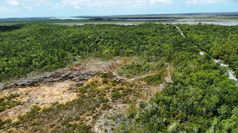 Hills Creek Sc Bootle Hig Abaco BS