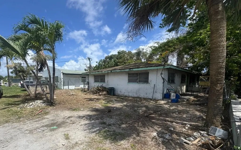Victoria Blvd Fixer Upper New Providence Paradise Island BS