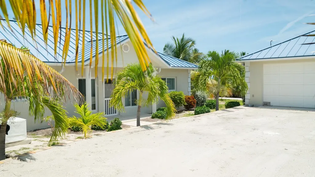Greenwood House Cat Island BS