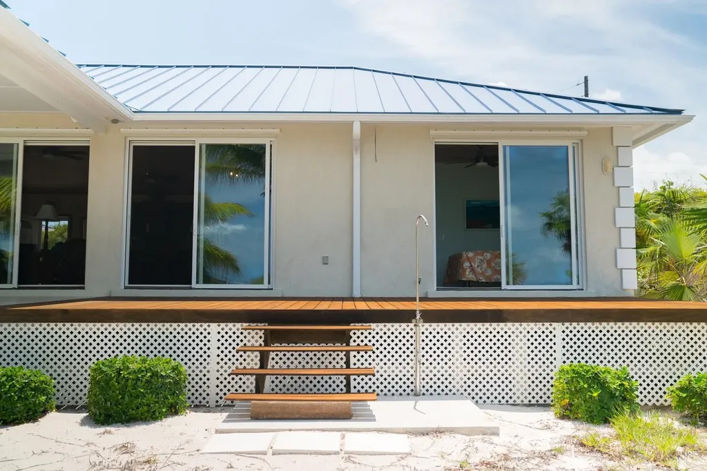 Greenwood House Cat Island BS