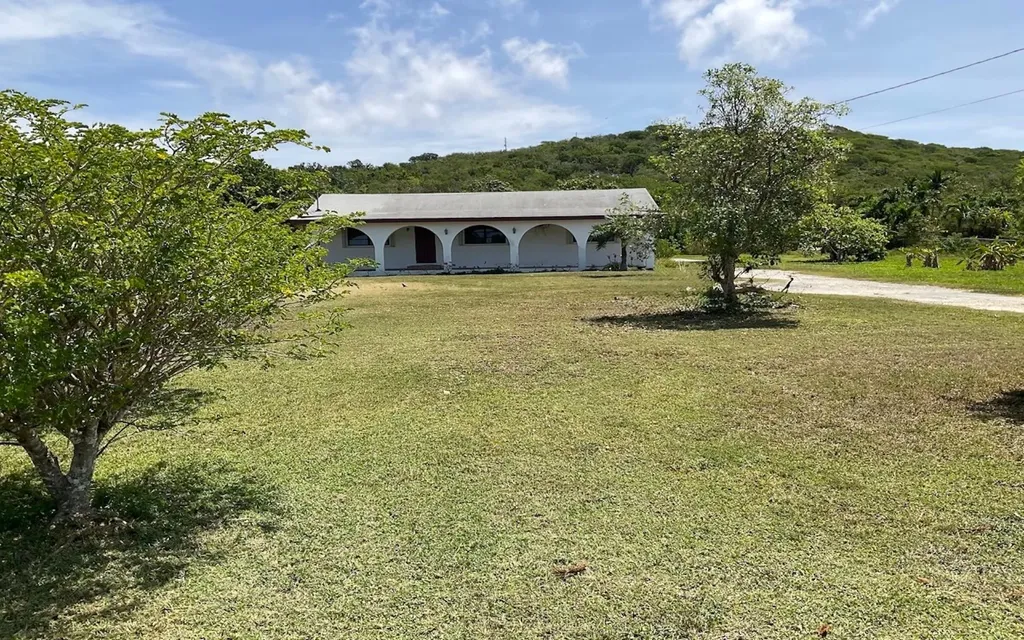 Home In Mangrove Bush Long Island BS