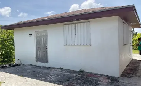 Home In Mangrove Bush Long Island BS