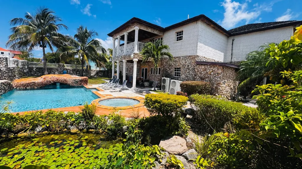 Paul Cay New Providence Paradise Island BS