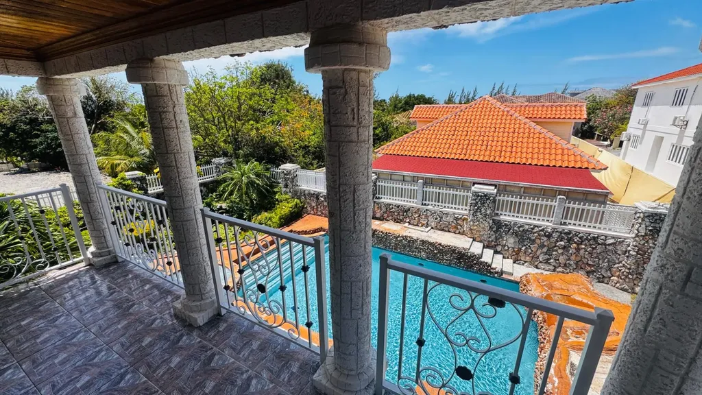 Paul Cay New Providence Paradise Island BS