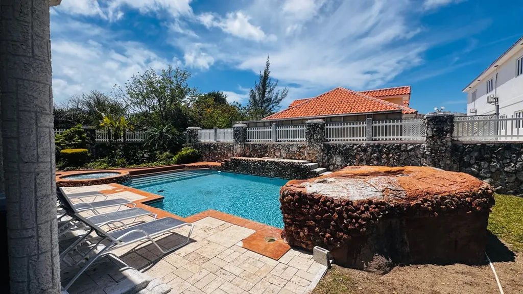 Paul Cay New Providence Paradise Island BS