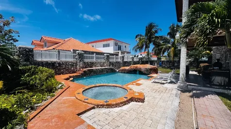 Paul Cay New Providence Paradise Island BS