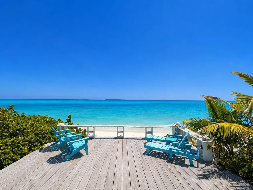Queen's Highway Exuma BS