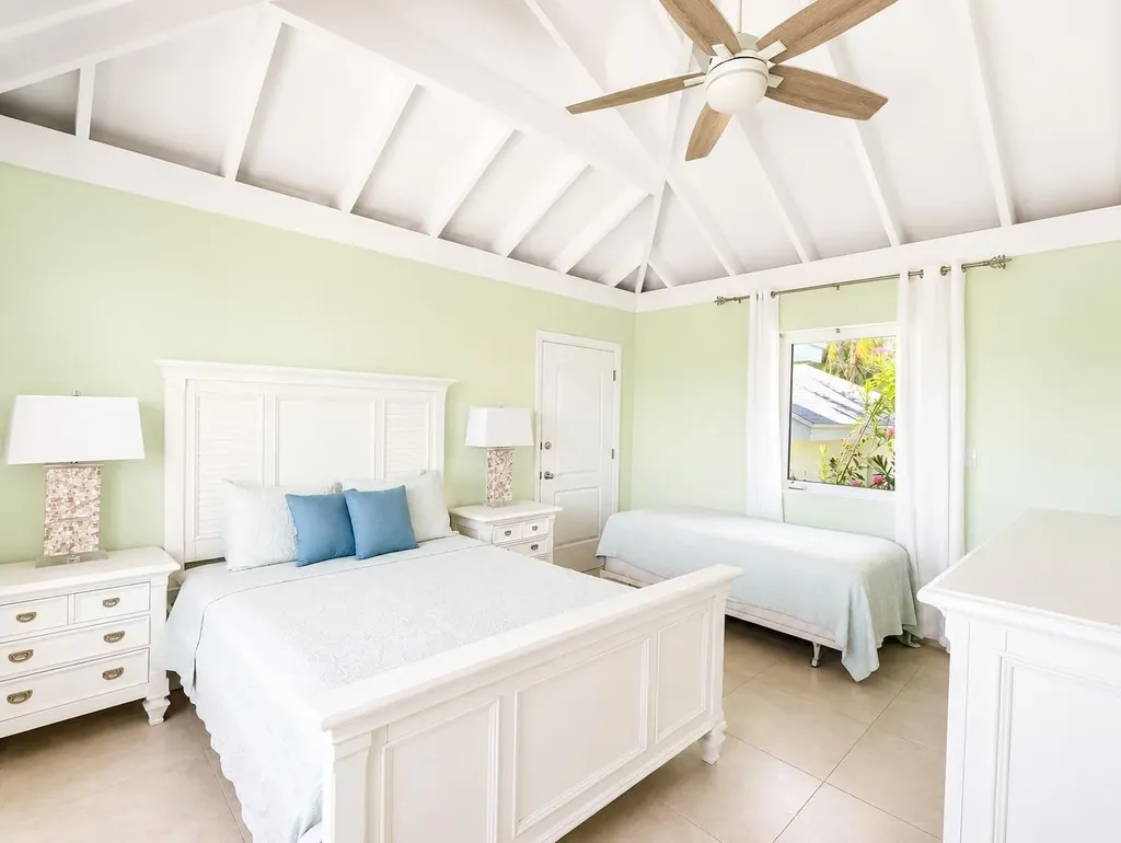 Queen's Highway Exuma BS