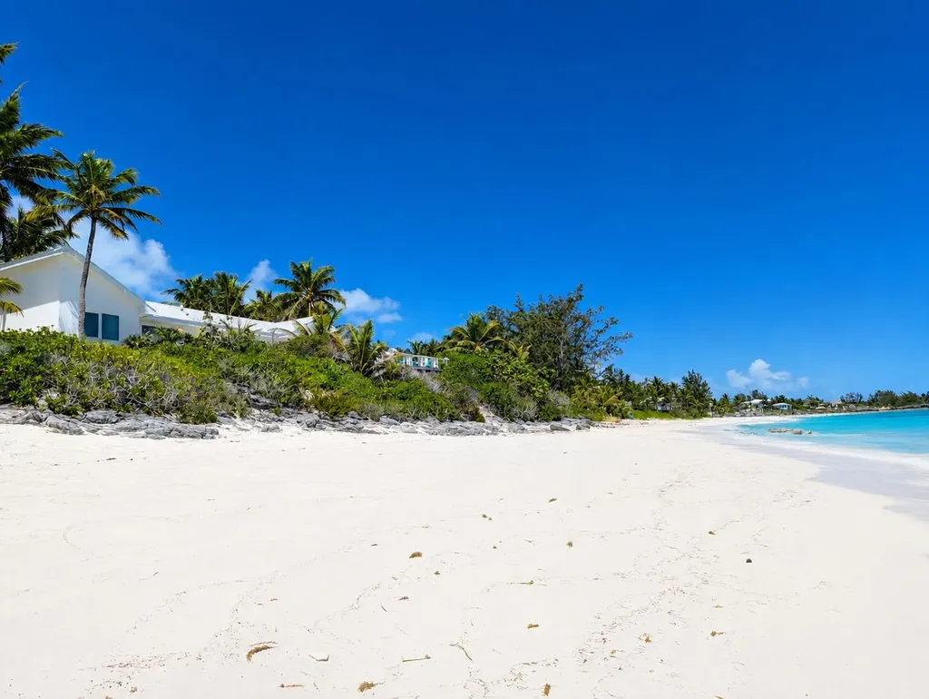 Queen's Highway Exuma BS