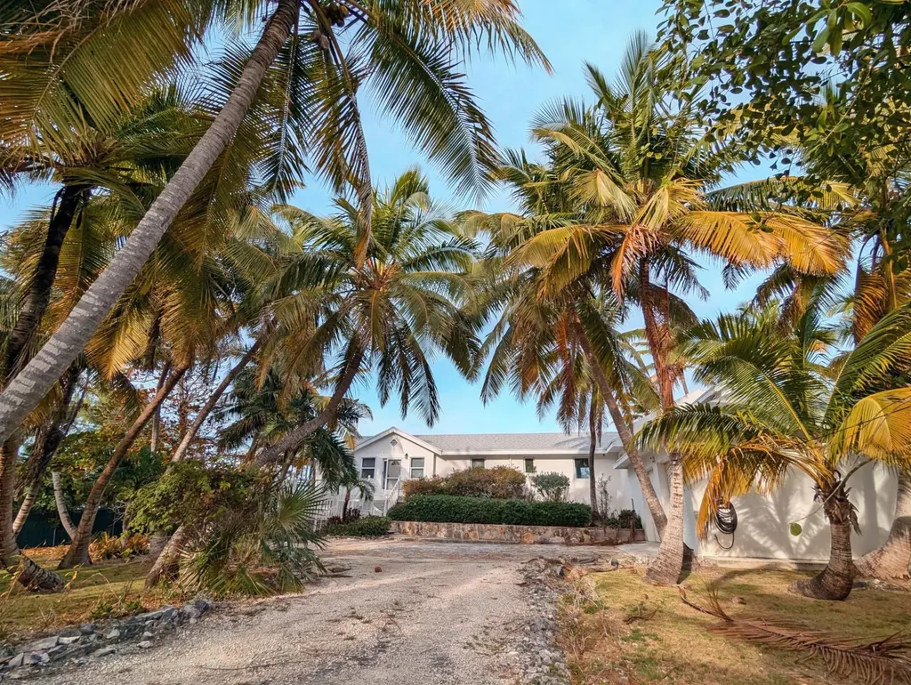 Queen's Highway Exuma BS